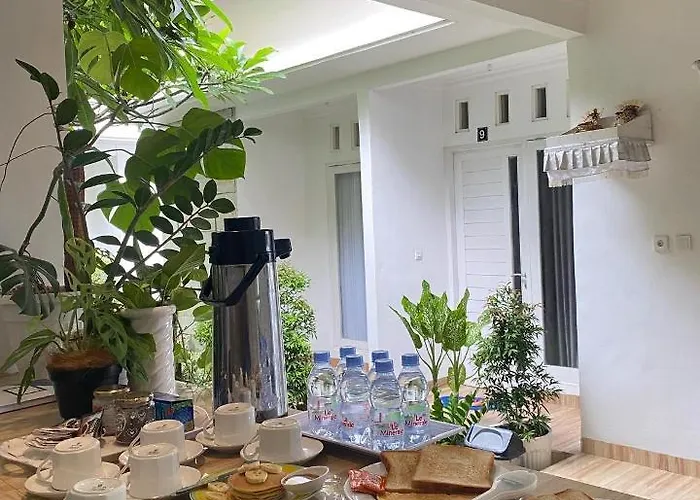 Umah Putih 3* Batununggul